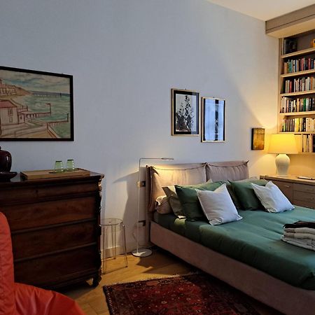 Casa Mari - Free Secure Parking, Breakfast, Private Bathroom, Wifi, Garden, Aircon, 3 Min Walk To Metro And Train Station Milaan Buitenkant foto