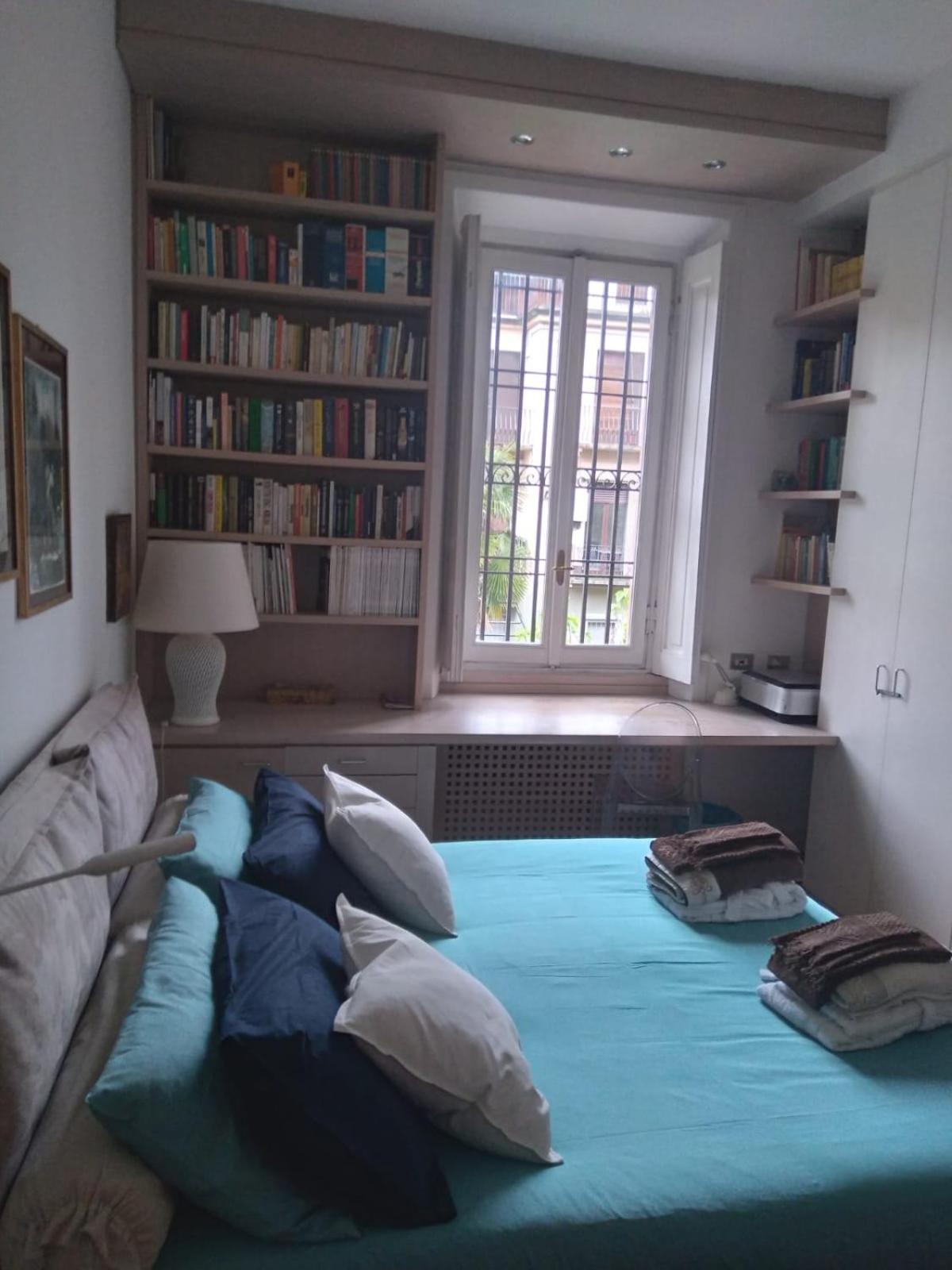Casa Mari - Free Secure Parking, Breakfast, Private Bathroom, Wifi, Garden, Aircon, 3 Min Walk To Metro And Train Station Milaan Buitenkant foto