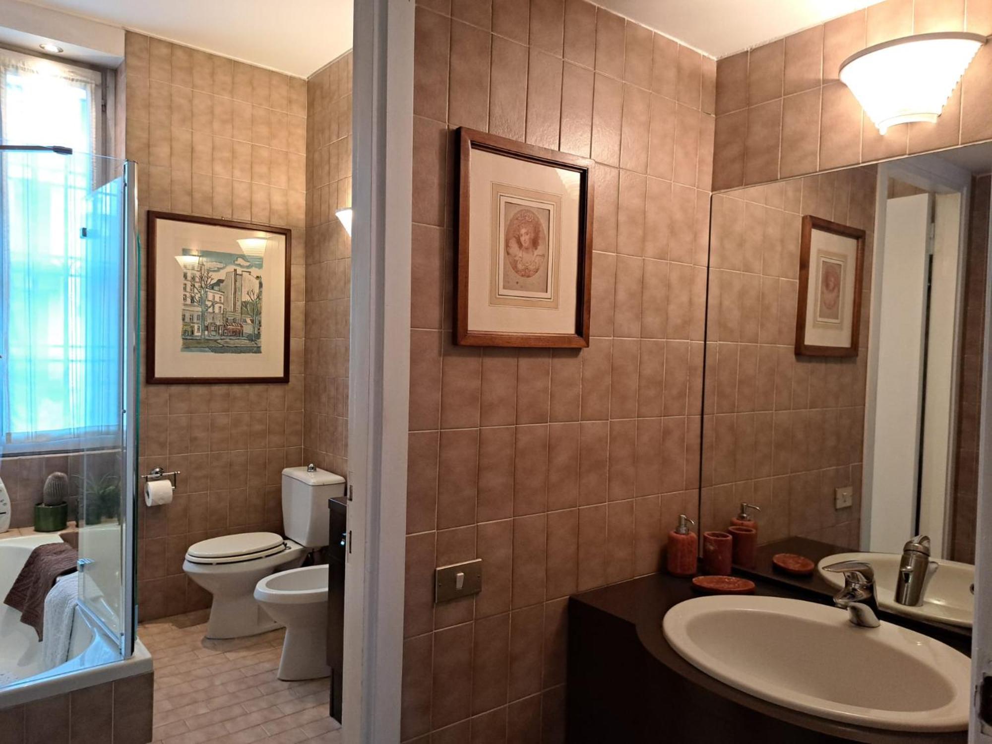 Casa Mari - Free Secure Parking, Breakfast, Private Bathroom, Wifi, Garden, Aircon, 3 Min Walk To Metro And Train Station Milaan Buitenkant foto