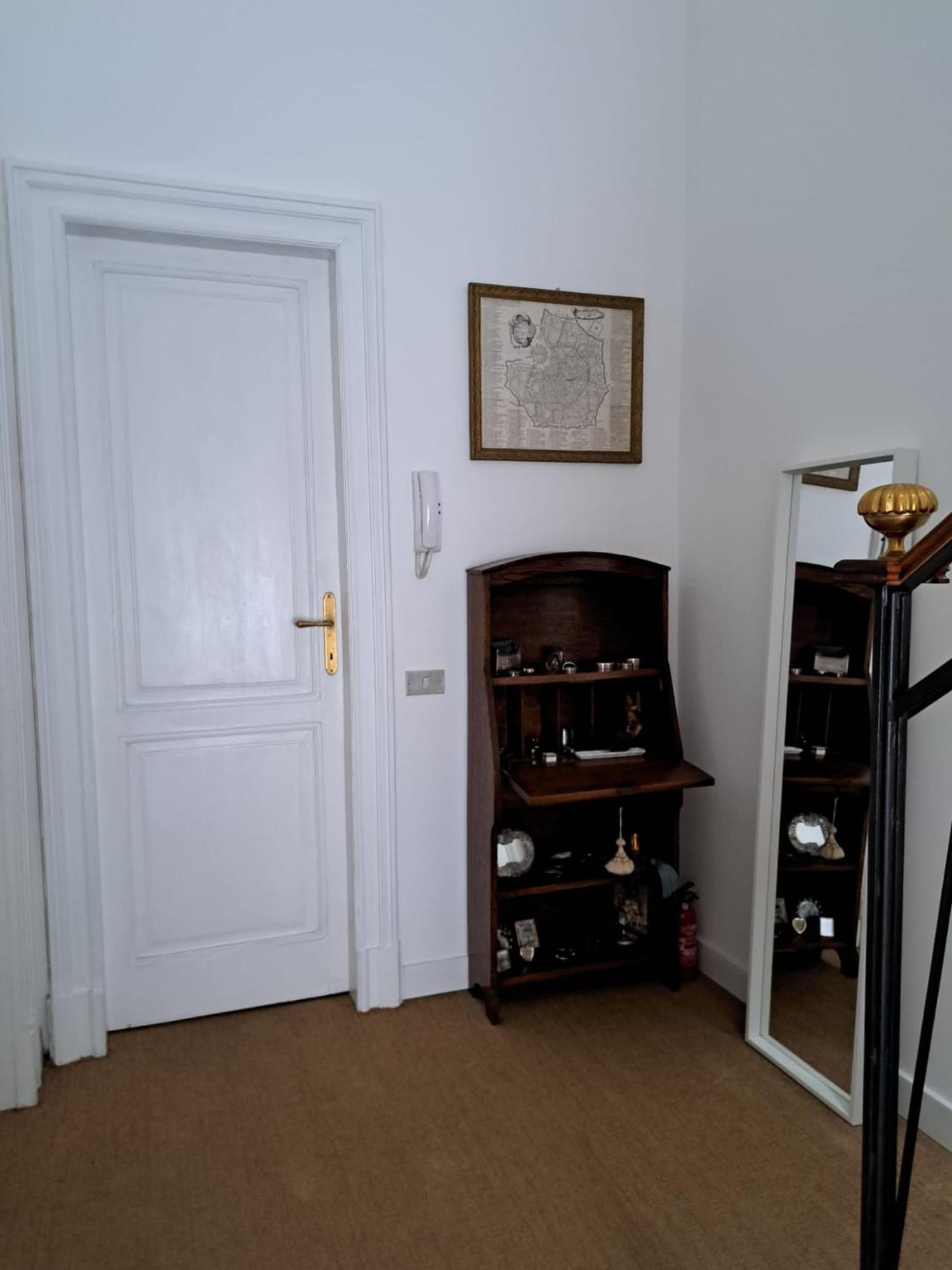 Casa Mari - Free Secure Parking, Breakfast, Private Bathroom, Wifi, Garden, Aircon, 3 Min Walk To Metro And Train Station Milaan Buitenkant foto