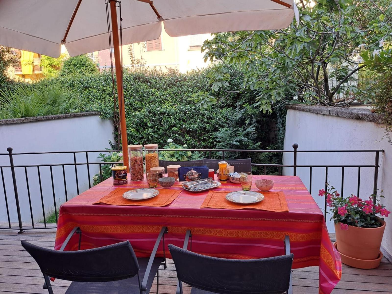 Casa Mari - Free Secure Parking, Breakfast, Private Bathroom, Wifi, Garden, Aircon, 3 Min Walk To Metro And Train Station Milaan Buitenkant foto