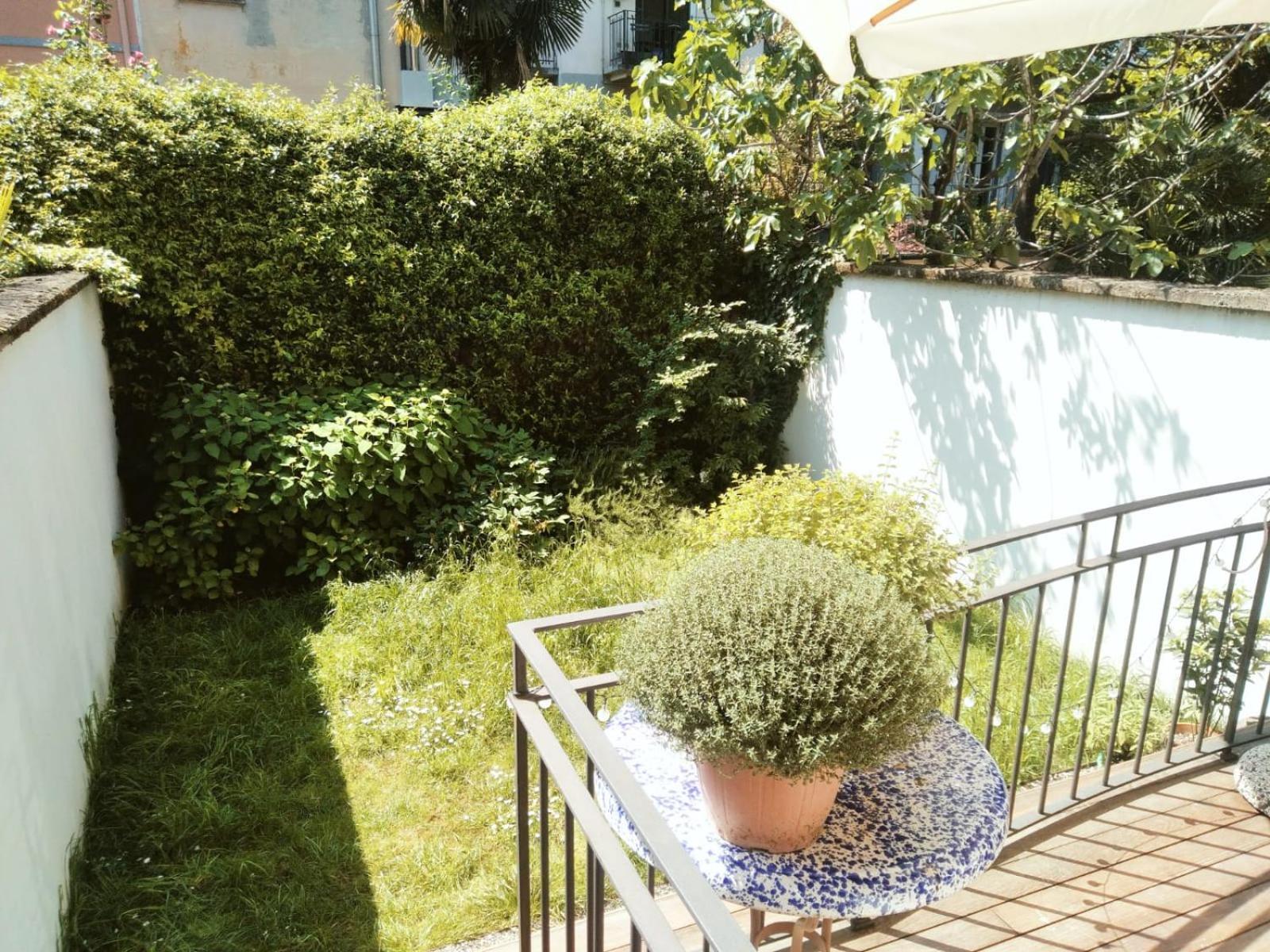 Casa Mari - Free Secure Parking, Breakfast, Private Bathroom, Wifi, Garden, Aircon, 3 Min Walk To Metro And Train Station Milaan Buitenkant foto