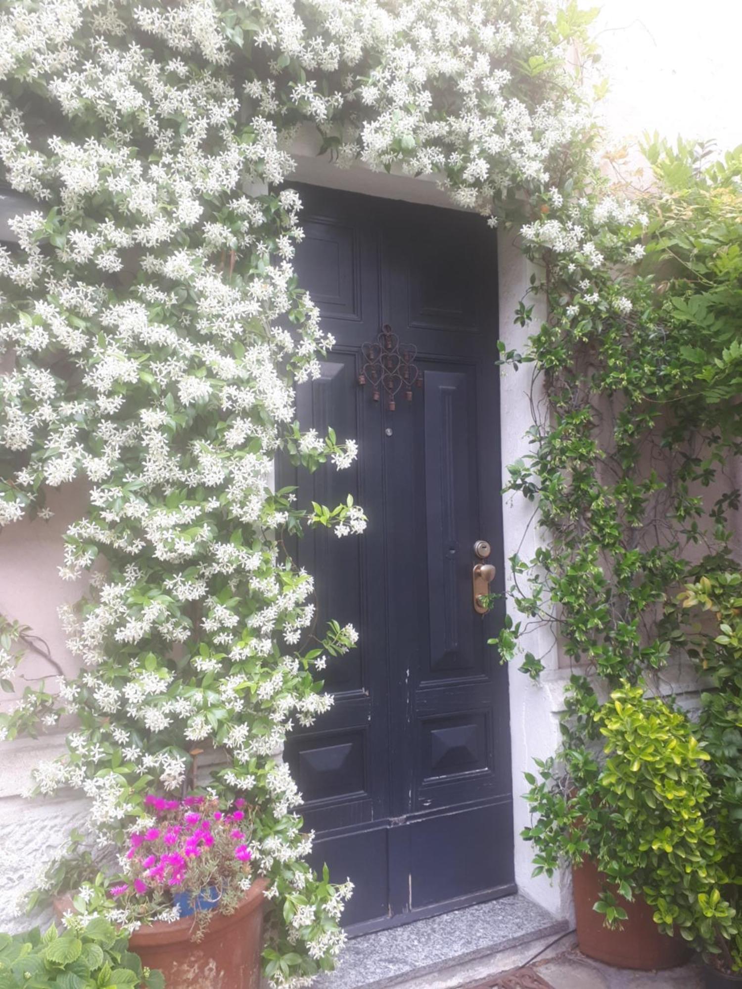 Casa Mari - Free Secure Parking, Breakfast, Private Bathroom, Wifi, Garden, Aircon, 3 Min Walk To Metro And Train Station Milaan Buitenkant foto